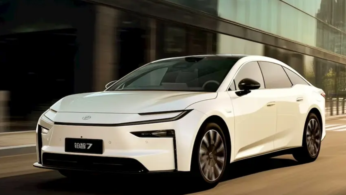 Toyota bZ7: O Sedan Elétrico que Revoluciona o Mercado